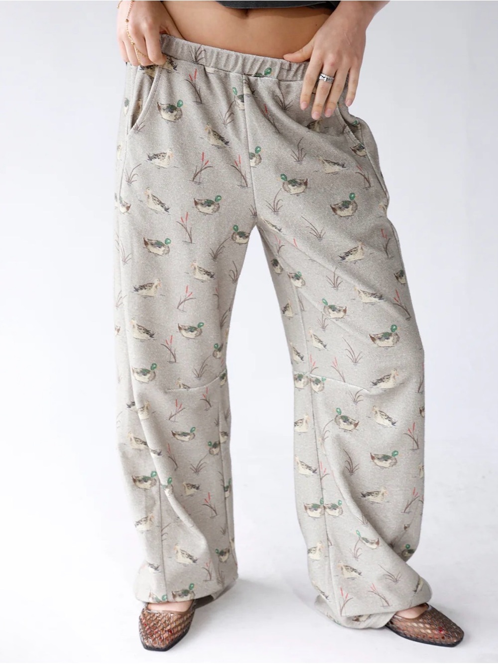 NWOT. BAILEY ROSE BRAND. Relaxed Taupe Duck-Print Joggers. SIZE SMALL